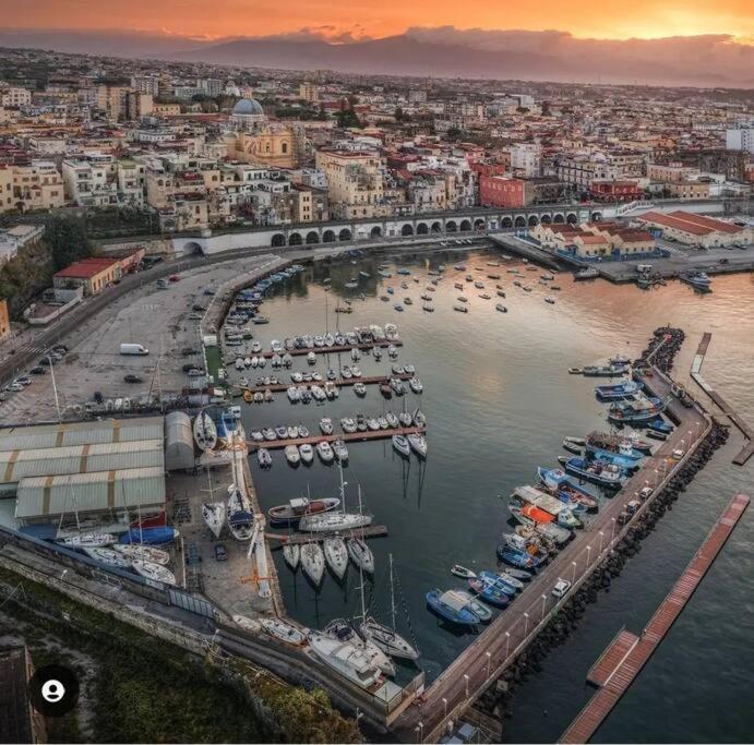 Sostaoplontina Casa Vacanza Torre Annunziata Exteriér fotografie